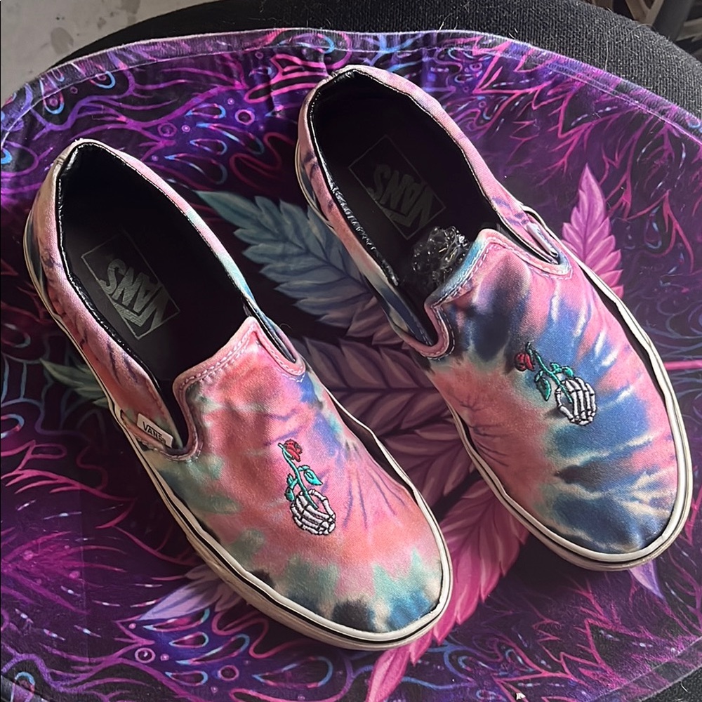 $5 IF YOU BUNDLE Vans Women's Tie-Dye Slip-On Shoes skeleton rose needs cleaning - Picture 1 of 9